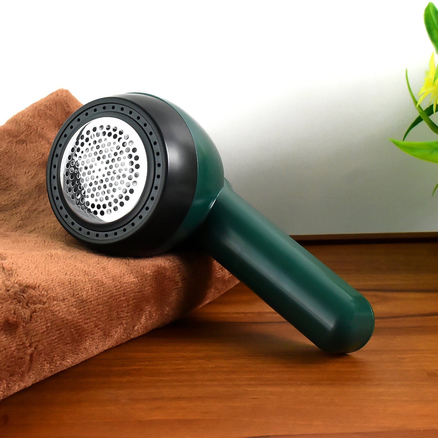 Portable Lint Remover with USB Cable (1 Pc) - Image 3