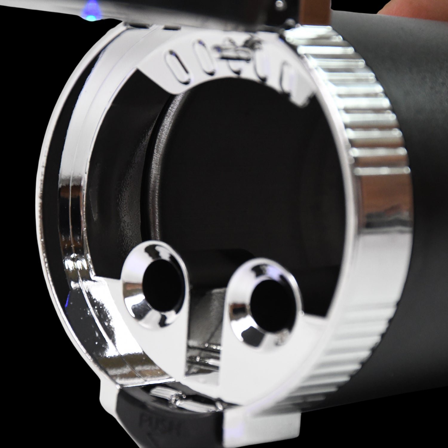 Portable Car Ashtray with Lid and Blue LED Light (1 Pc) - Image 6