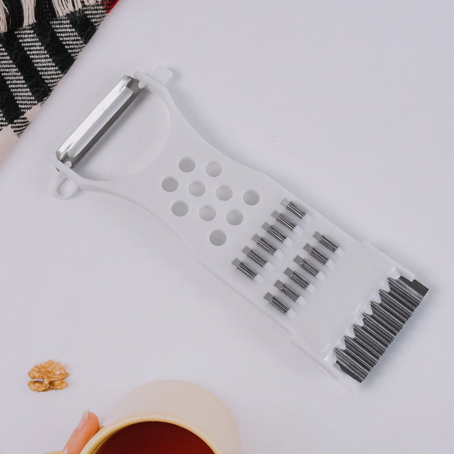 4-Piece Kitchen Cutting Set: Scissors, Peeler, Grater / Slicer, and Knife - Image 6