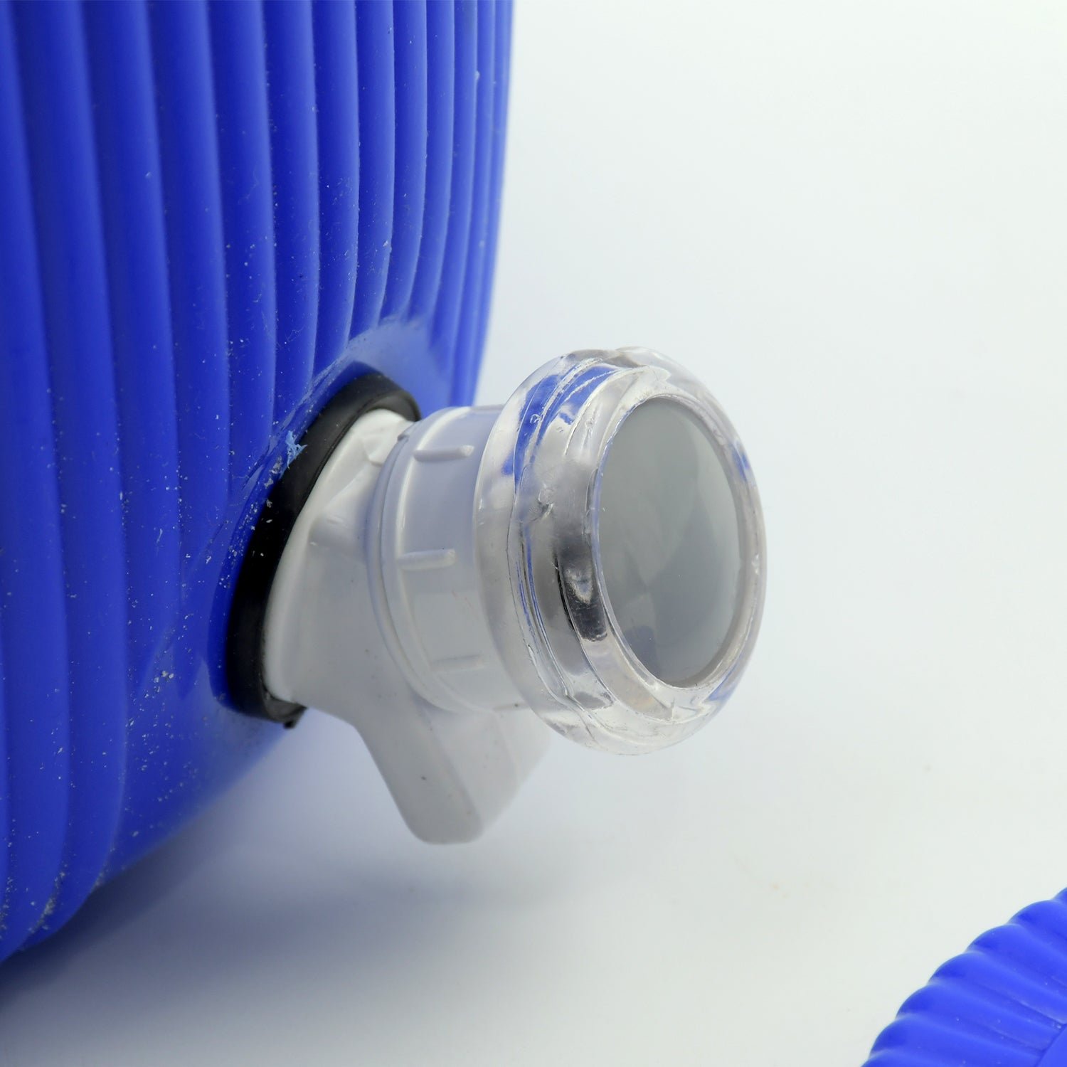 Insulated Water Jug, Insulated Plastic Water Jug with a Sturdy Handle, Water Jug Camper with Tap Plastic Insulated Water Storage Cool Water Storage for Home & Travelling (6000 ML) - Image 5