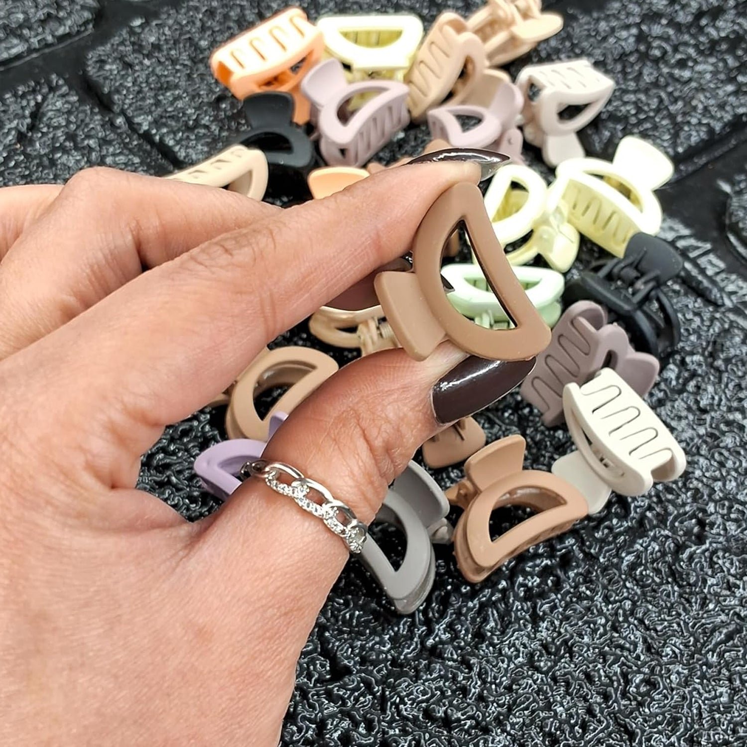 Plastic Small Hair Clips for Girls Kids Hair Accessories (3 Pcs Set / Mix Color & Design) - Image 5