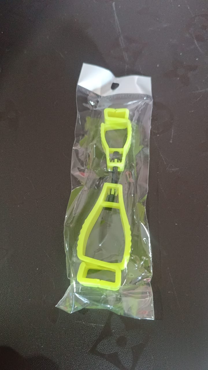 Multifunctional Glove Clip Holder (1 Pc) - Image 9