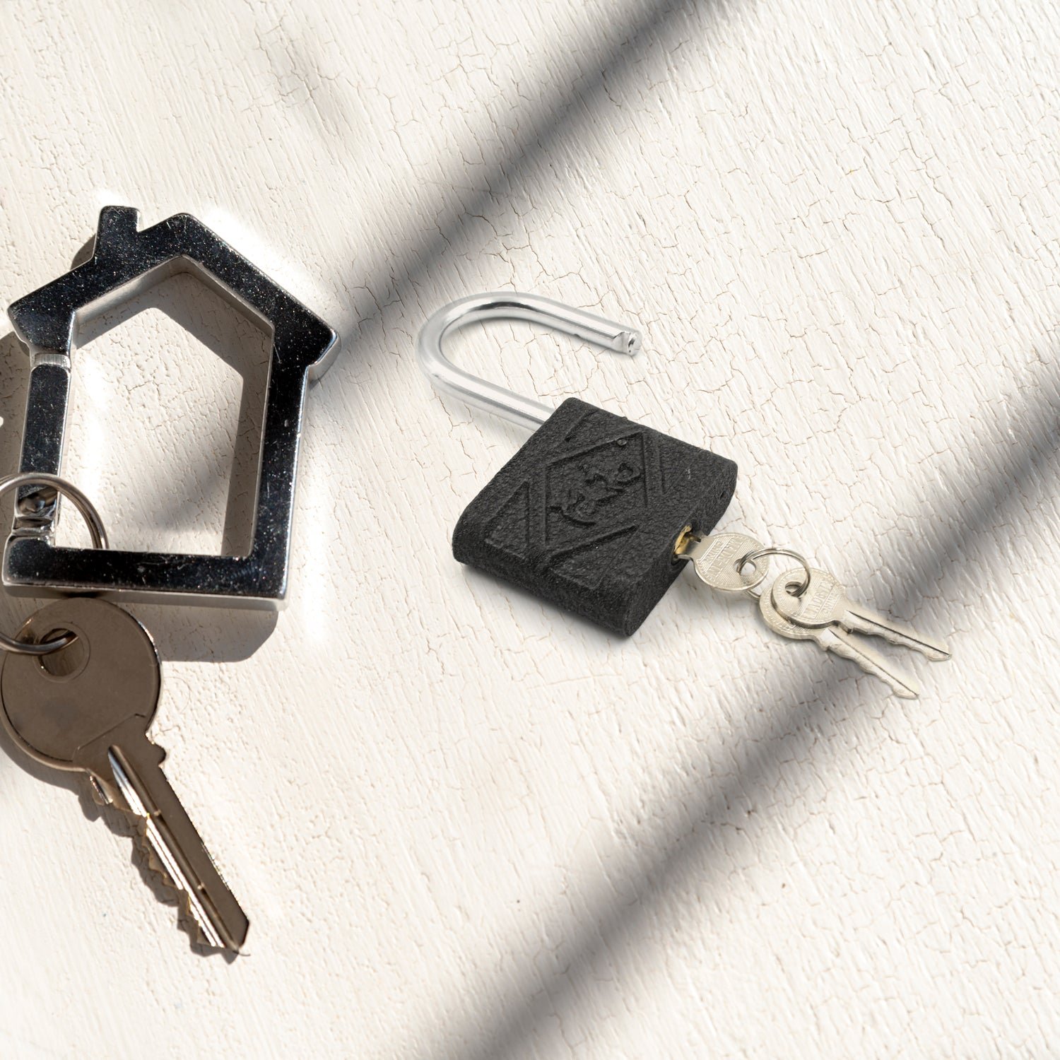 Black Iron Padlock – Brass Core, Waterproof & Anti-Theft for Home & Outdoor (75 mm) - Image 5