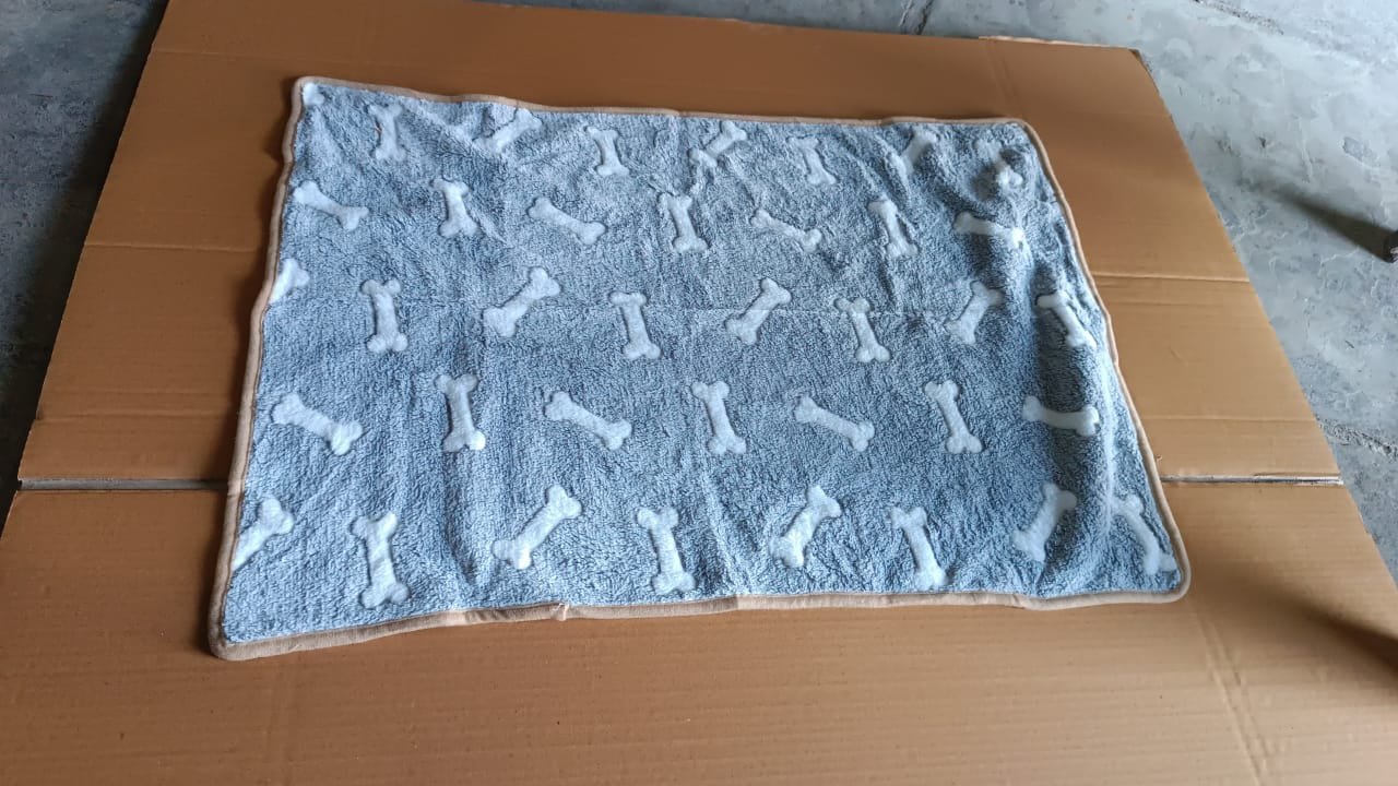 Pet Soft Cat Dog Blanket / Towel, Warm Sleep Mat (75×55 Cm / 1 Pc / Mix Color & Design) - Image 7