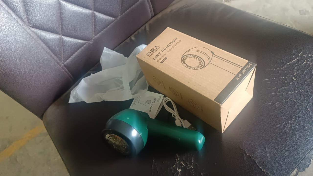 Portable Lint Remover with USB Cable (1 Pc) - Image 8