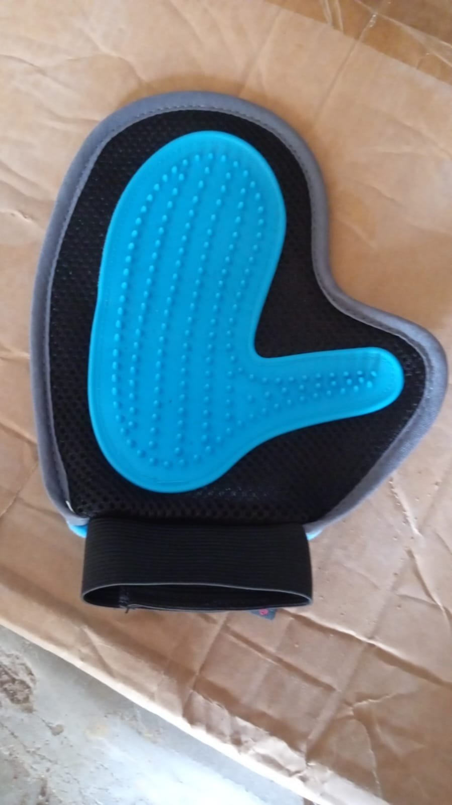 Pet Grooming Glove – Humanized Descending Brush (1 Pc) - Image 7