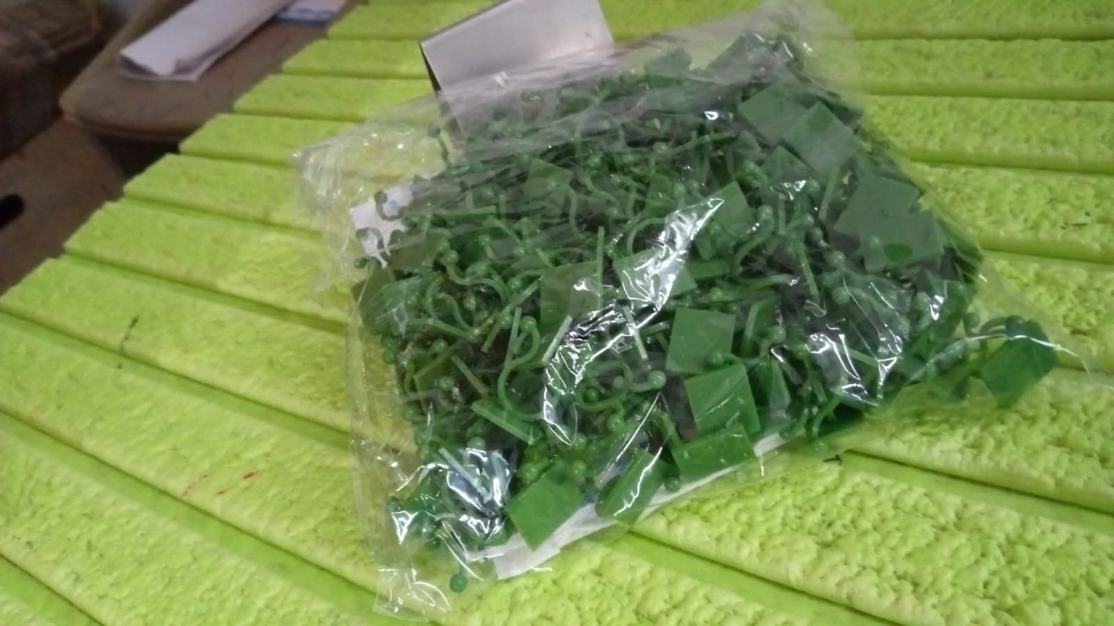 Plant Climbing Wall Fixture Clip Self-Adhesive Hook (Approx 200 Pcs Set) - Image 8