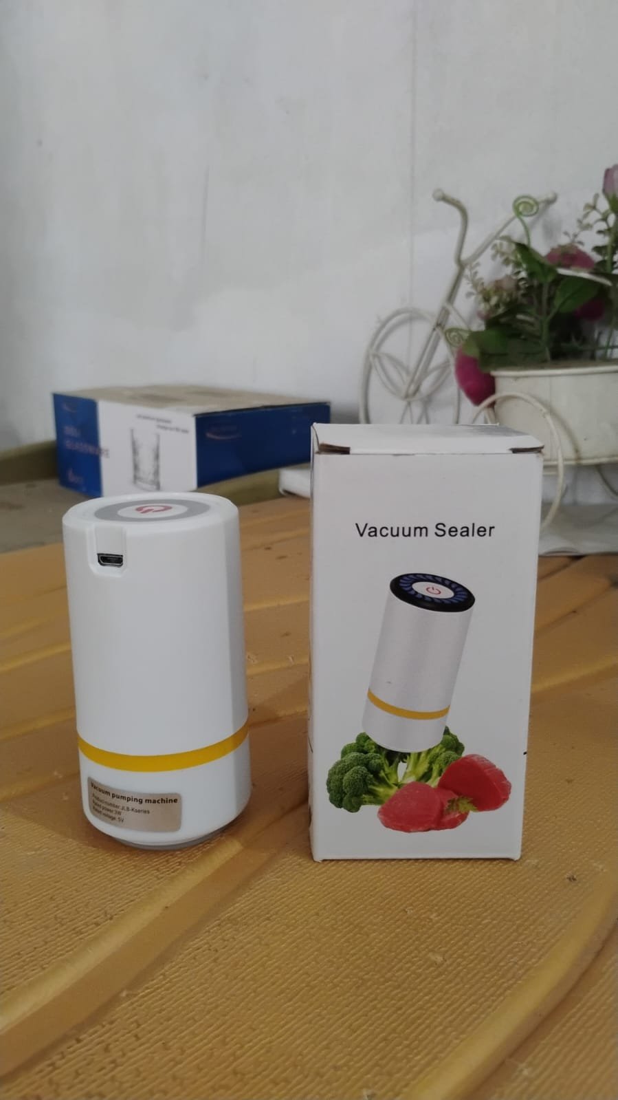 Portable USB Rechargeable Vacuum Sealer Machine (1 Pc) - Image 9